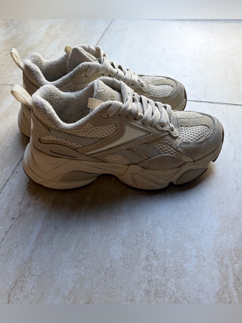 Women’s Sz.6 Reebok Charge Run Taupe/Cream/Grey Lace-Up Chunky Y2K-Insp Sneakers